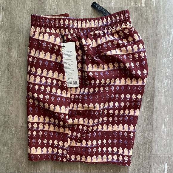 Lululemon Pool Short 7” Island Bloom Date Brown Multi (burgundy brown red) - Picture 6 of 7